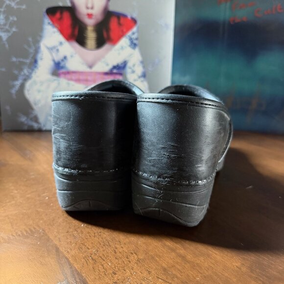 Dansko XP 2.0 Black Leather Clogs, Slip Resistant, Size 39 - Picture 2 of 5